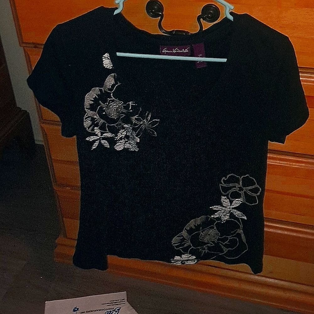 Ladies short sleeve Gloria Vanderbilt large